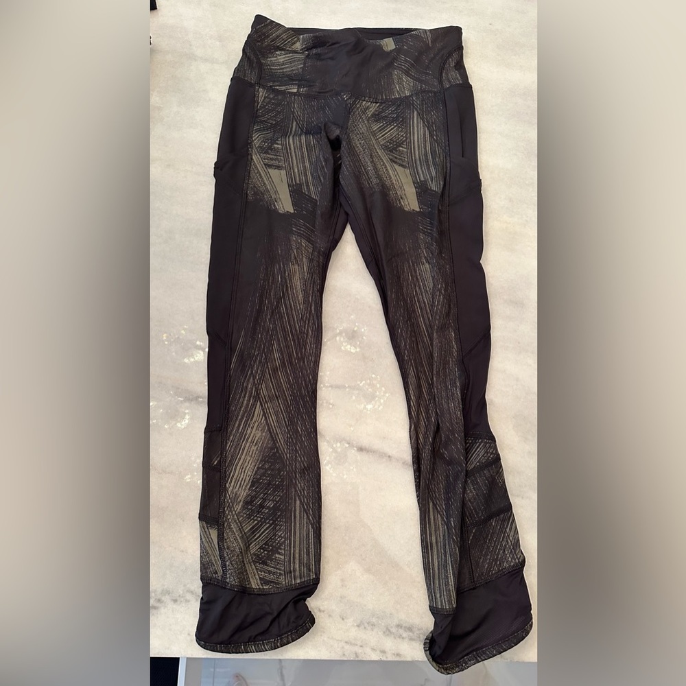 Lululemon green and black cropped pant